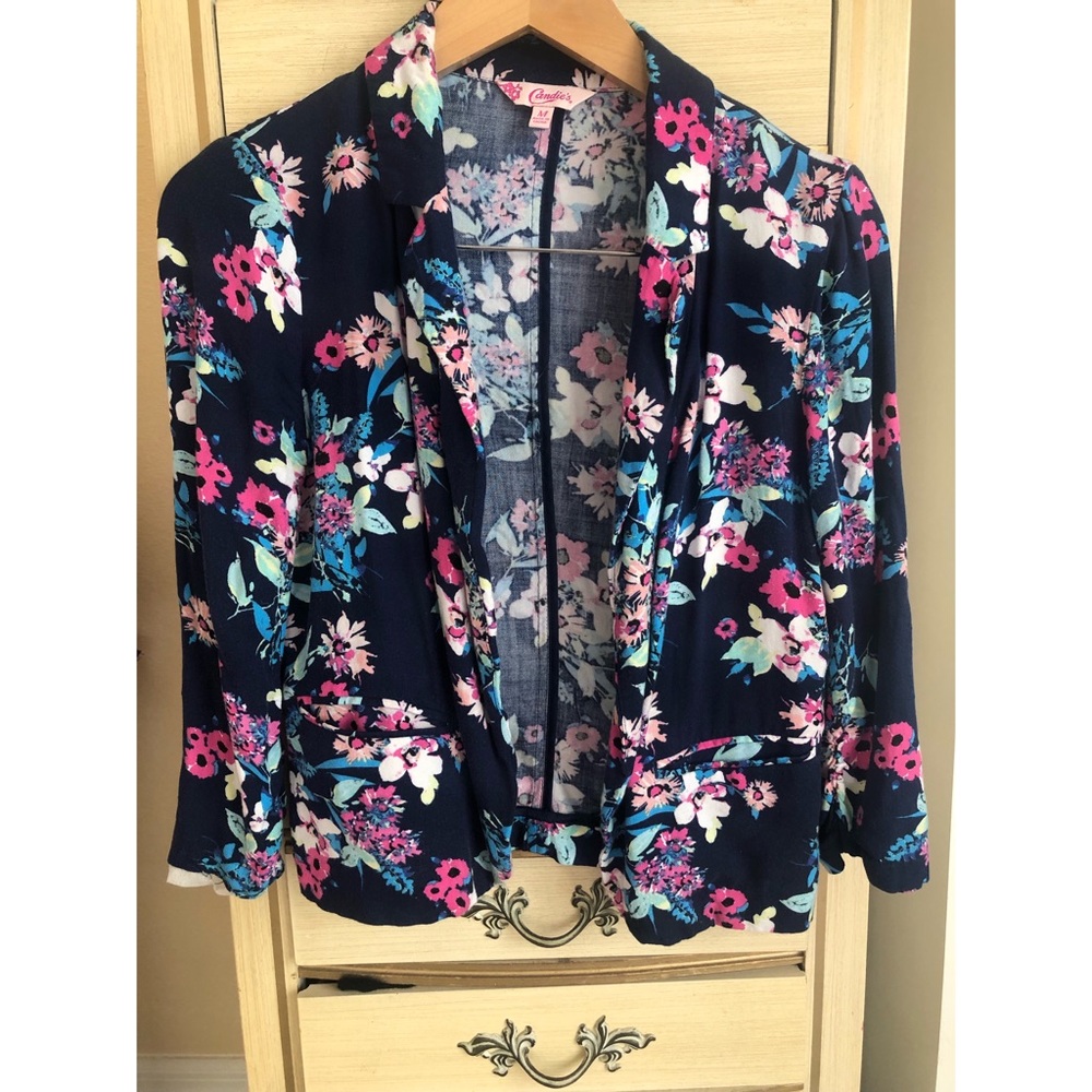 Navy Floral blazer 🌸🌺🍃